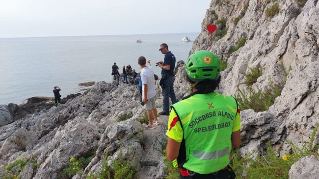Turista cade dalla scogliera di Mongerbino e muore