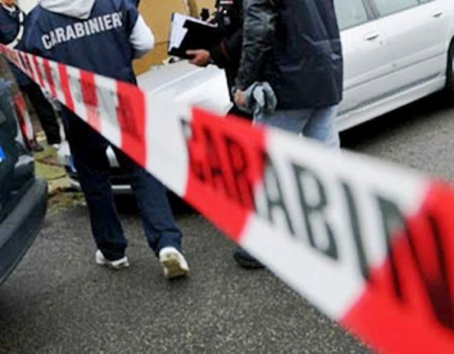 Tragedia ad Alcamo, sale sul ponte e si spara con un fucile