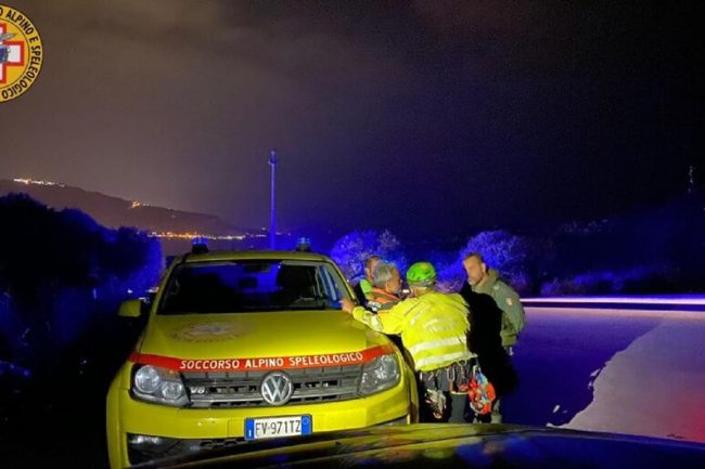 Escursionista scivola e rimane bloccata a 100 metri d’altezza