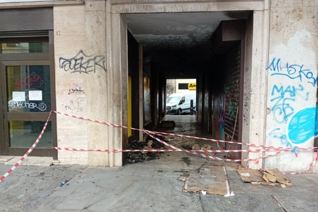Incendiato giaciglio di due clochard, è il secondo episodio in poche ore