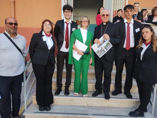 L’arcivescovo Mons. Luigi Renna incontra l’I.C. “F. De Roberto“ di Catania