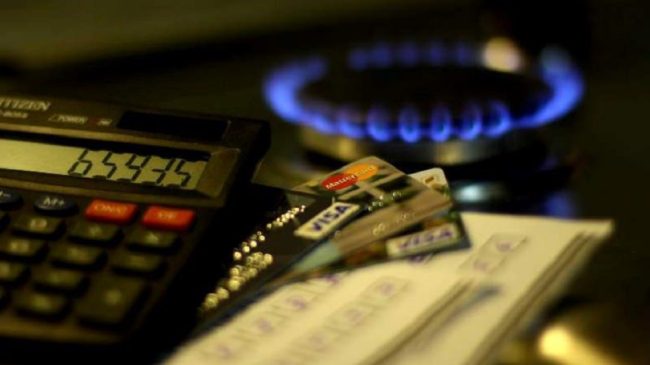 Ritornano gli “aumenti” in bolletta, perché gas e luce costano di più e come fare per risparmiare