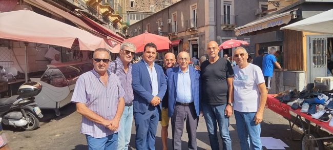 Sopralluogo al mercato storico di piazza Carlo Alberto, l’assessore Gelsomino: “Più collaborazione fra le parti”