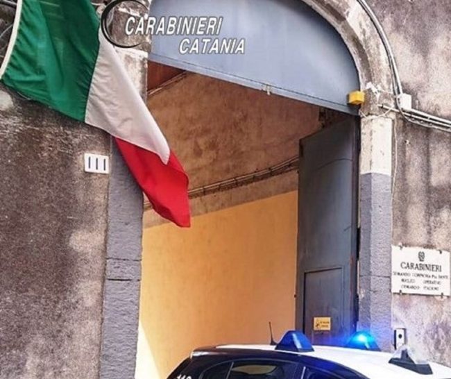 San Cristoforo, gli arresti domiciliari non gli impedivano di spacciare droga