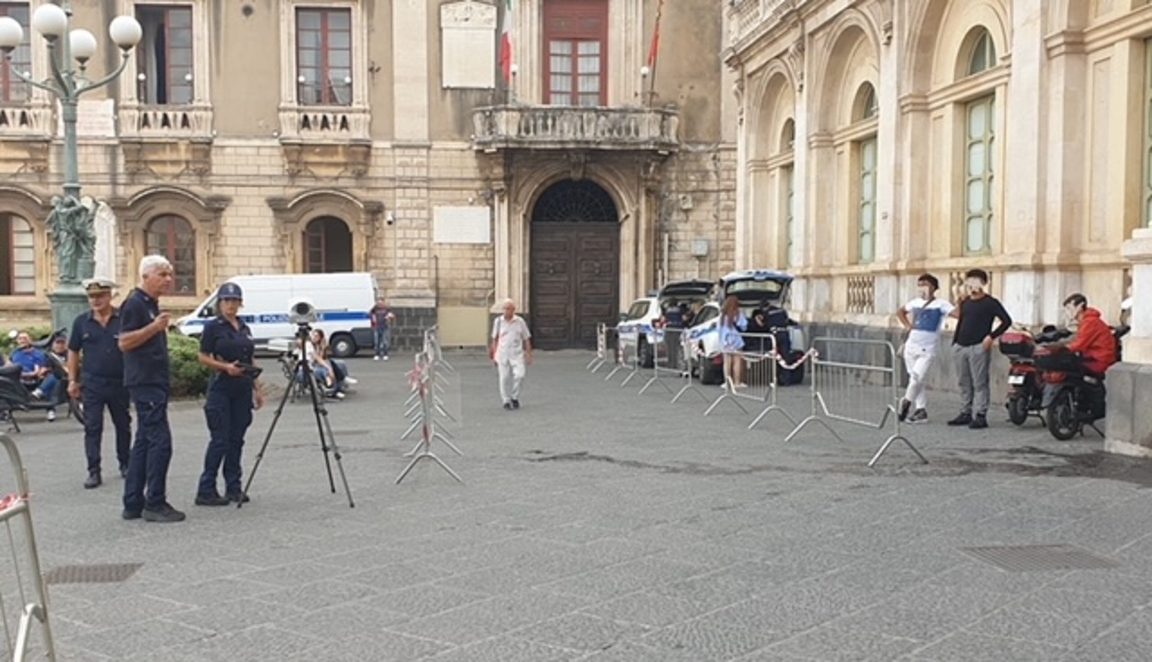 Catania, sequestri per scooter elettrici con pedali e multe per guida pericolosa di monopattini