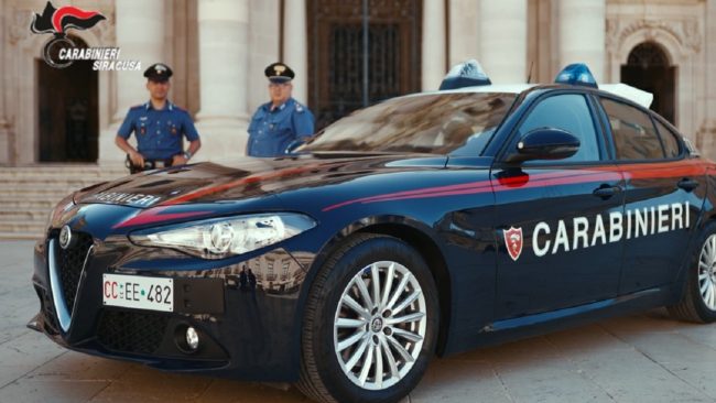 Storia a lieto fine a Siracusa: trova portafoglio e lo riconsegna ai carabinieri