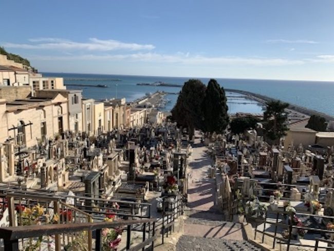 Commemorazione defunti a Licata, come cambia la viabilità per chi si reca al Cimitero
