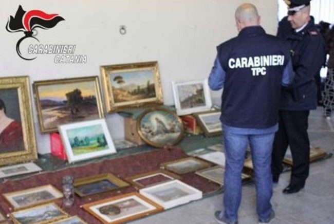 Oggetti trafugati al mercatino delle pulci e venditori abusivi, operazione a Librino