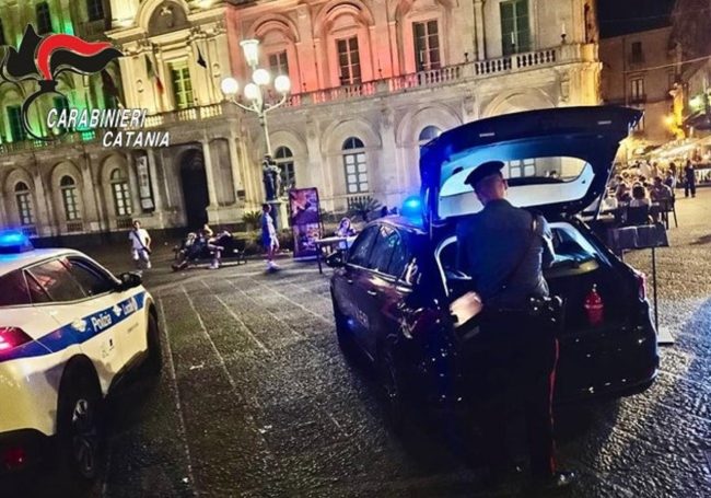 Lavoro in nero e abusivismo commerciale, controlli dei carabinieri nella movida catanese