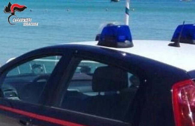 Munizioni nascoste in cucina e oggetti rubati, fermato 43enne a Noto