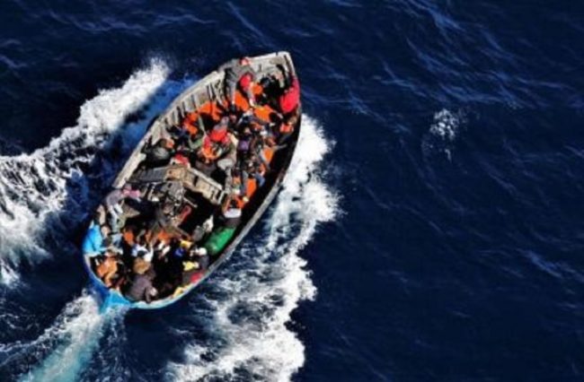 Nata in Sicilia viene portata in Tunisia, torna con un barcone: adesso su di lei pende un decreto di espulsione
