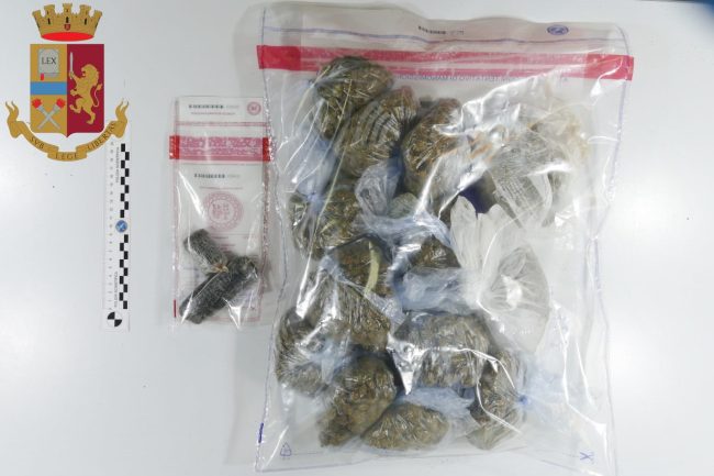 Droga nascosta nella camera, fermato un minorenne a Messina