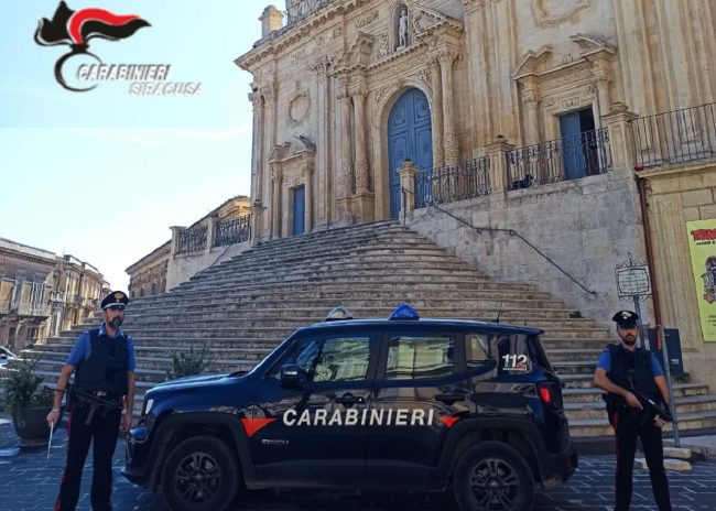 Droga nascosta nei pantaloni e in un barattolo, arrestato 31enne