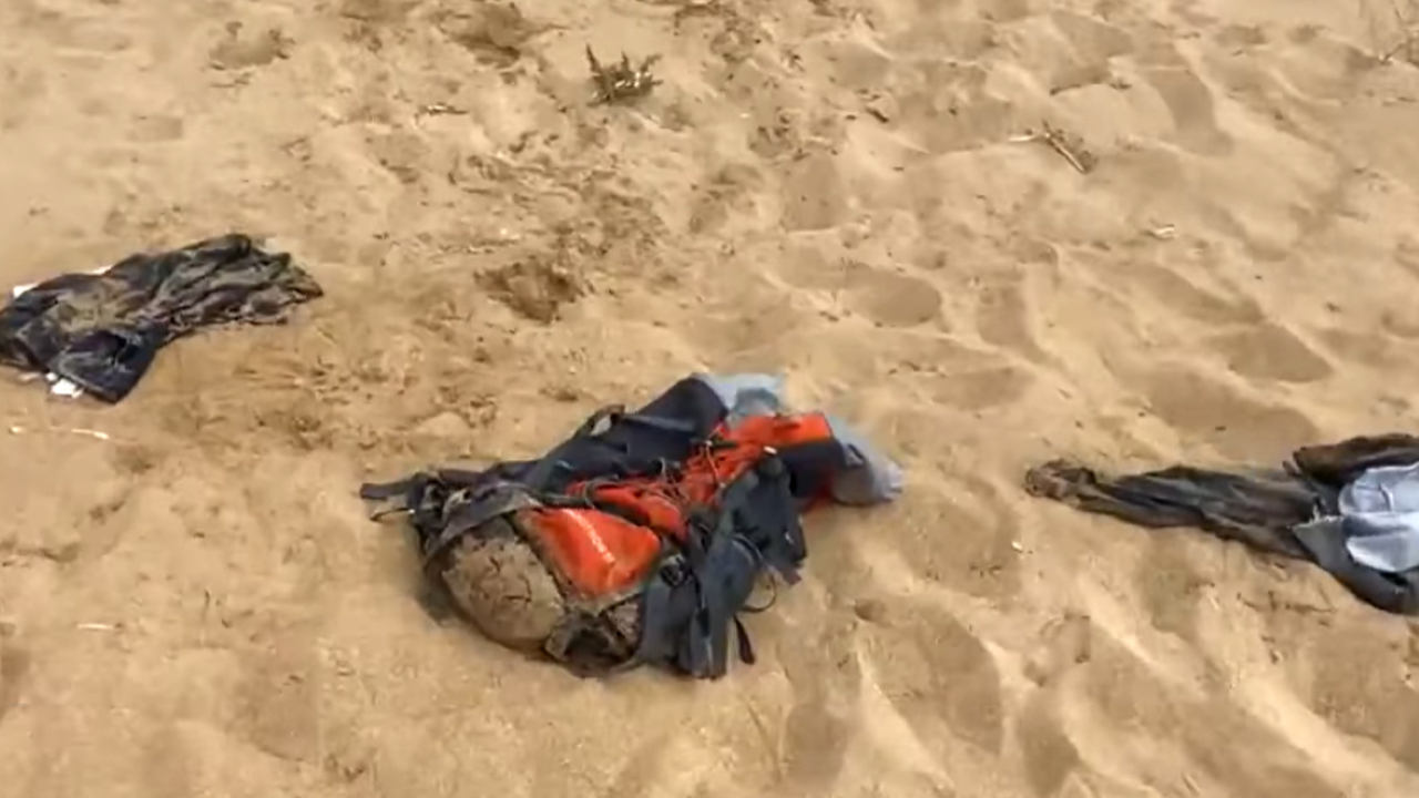 Recuperato cadavere sulla spiaggia di Triscina: è uno dei migranti del naufragio di Marinella di Selinunte