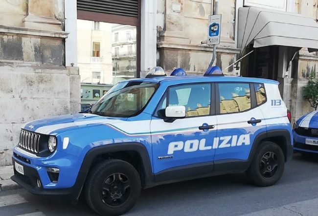 Scappa dai domiciliari e va al bar, denunciate anche 2 donne per violazione di domicilio