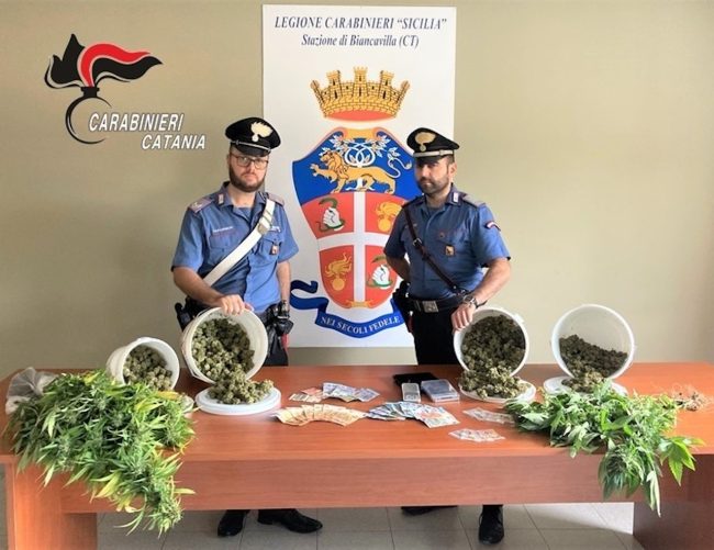 Spaccio come affare di famiglia, arrestati due fratelli nel Catanese