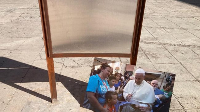 Danneggiata foto con Papa Francesco nel museo di padre Puglisi