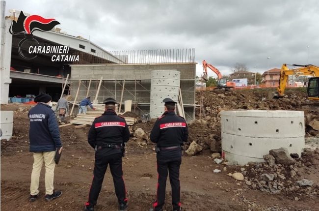 Ispezione cantiere edile Gravina, denunciato titolare: lavoratore “in nero” e violazioni
