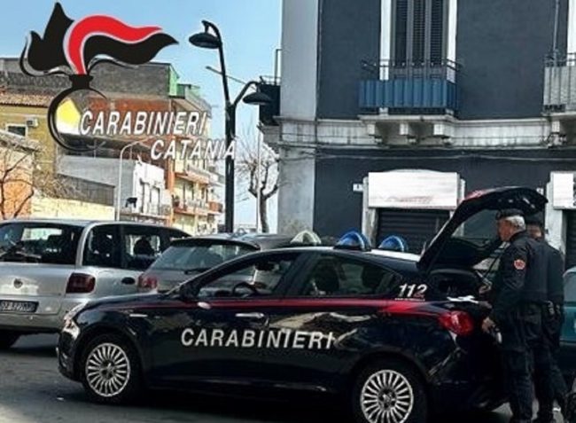 Catania, tenta il furto in via Etnea: bloccata ladra di profumi