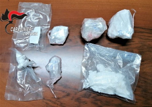 In trasferta da Catania con la cocaina in auto, beccato 26enne