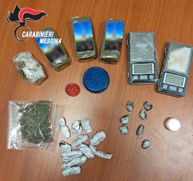 Droga per tutti i gusti nella borsa e addosso, arrestata una donna nel Messinese