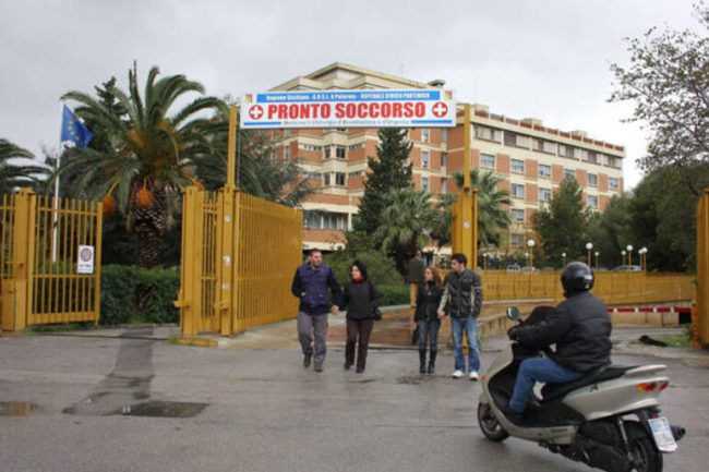 Pretendeva soldi per vecchi debiti mai saldati: aggredito a colpi di bastone da negoziante