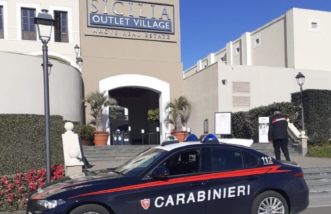 Shopping “gratis” al Sicilia Outlet Village, nei guai 3 soggetti