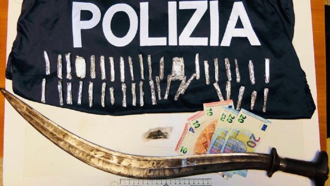Arrestati due spacciatori a piazza Manin, droga sequestrata