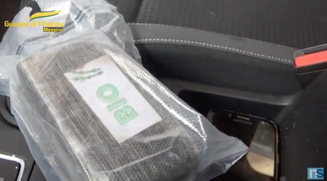 Auto in arrivo in Sicilia carica di hashish “bio”, arrestato il conducente