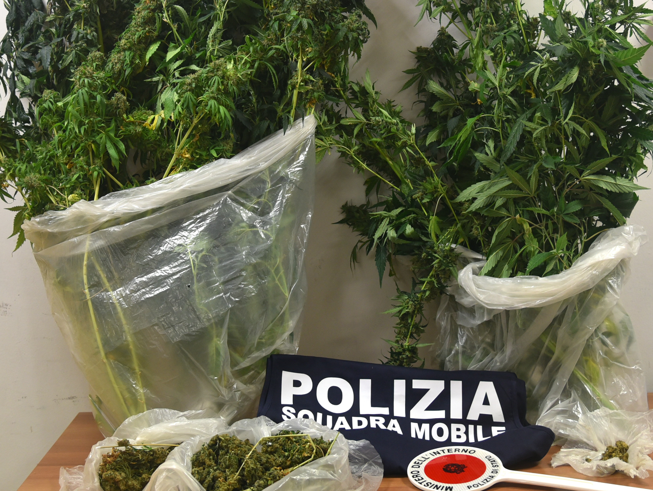 In casa con 4 chili di marijuana, arrestato un 27enne di Ragusa