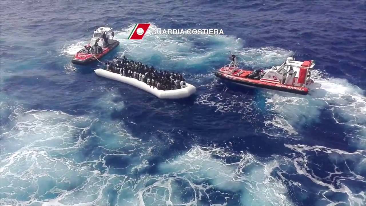 A Lampedusa arriva un peschereccio con 347 persone a bordo: nuovo sbarco nella notte