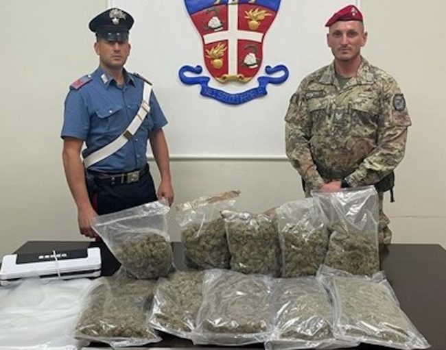 Casolare di campagna di Paternò carico di droga: arrestati padre e figlio