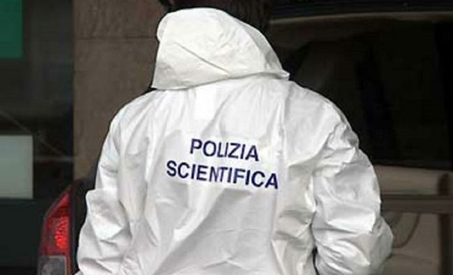 Dietro il giallo della donna trovata morta in casa ad Agrigento potrebbe esserci una rapina finita nel sangue