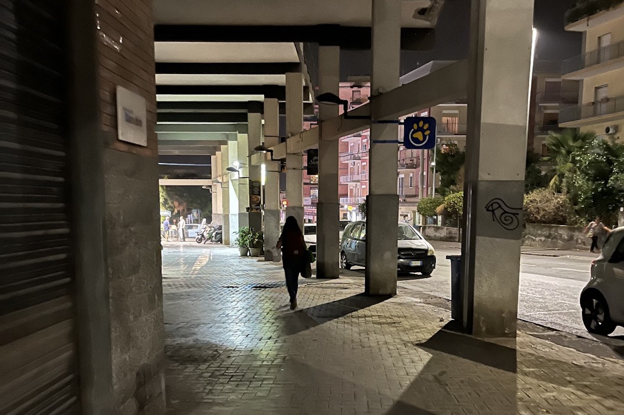 A Catania “i portici di via Torino al buio da quattro mesi”