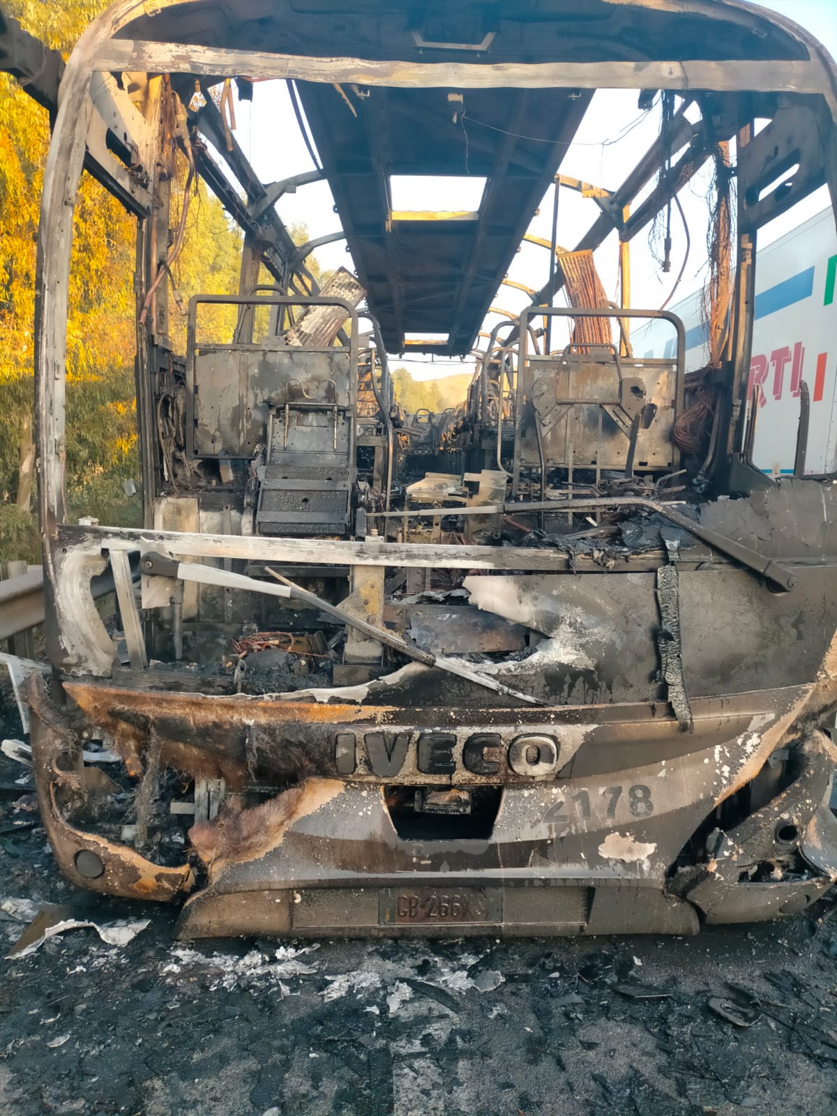 Riaperta la A19 Palermo-Catania dopo un pullman in fiamme