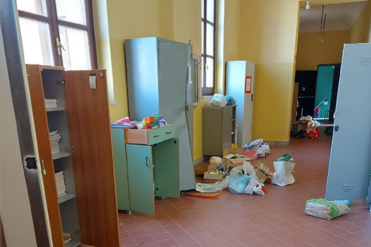Nel mirino dei vandali una scuola di Palermo. La dirigente: “Tanti sacrifici e in una notte è stato tutto distrutto”