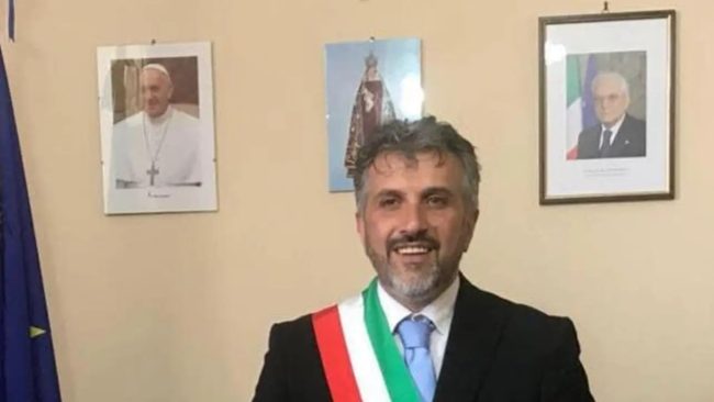 Sindaco di Cerda si autosospende da componente della Commissione regionale Antimafia