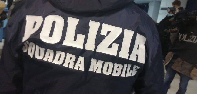 Ai domiciliari ma con la droga in casa, arrestato uno straniero nel Ragusano