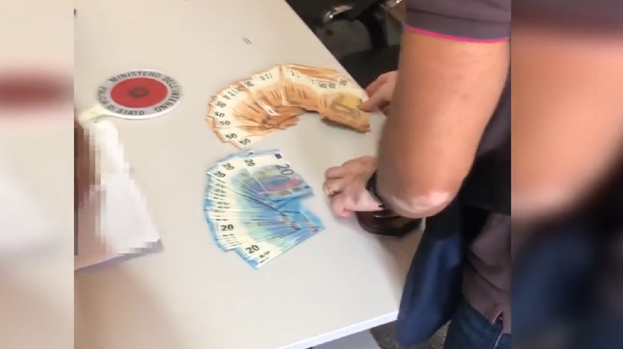 Beccato mentre riceve denaro in strada: arrestato presunto usuraio a Catania – VIDEO