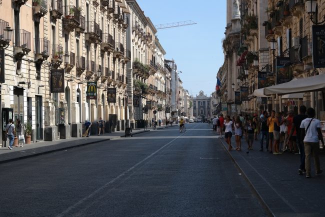Incidente in via Etnea, investita una donna