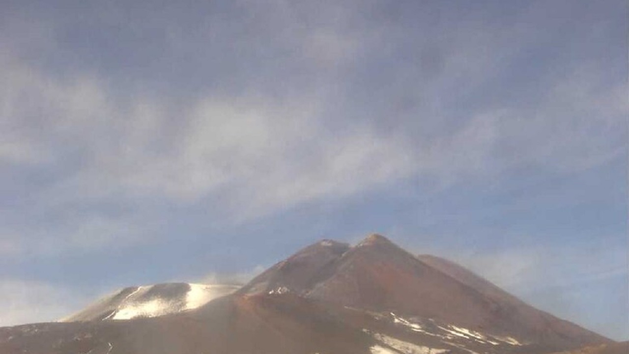 Etna, attività del cratere di Sud-Est si è “bruscamente arrestata”