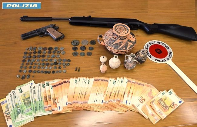 Gela, arrestato 37enne e sequestrati reperti archeologici di valore