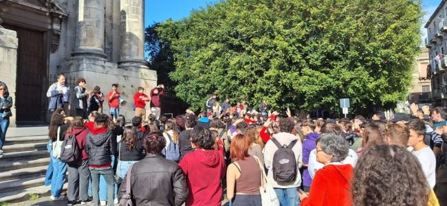 Scarpe rosse al Boggio Lera di Catania per dire “no” alla violenza di genere