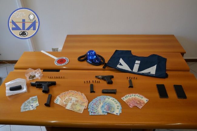 Catania, arrestato imprenditore onoranze funebri con pistola