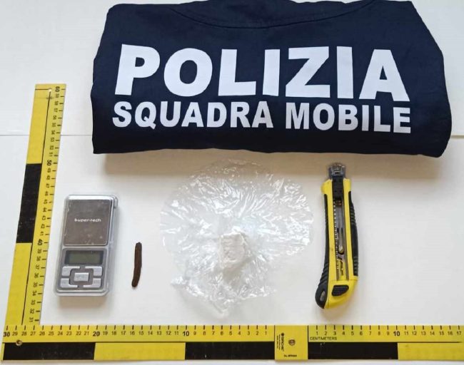 Caltanissetta, 32enne arrestato per detenzione di cocaina e hashish