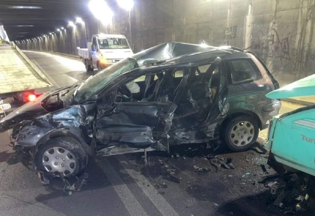 Violento scontro nel tunnel di Avola: 2 feriti, uno in gravi condizioni