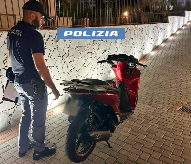 “Acrobazie” con lo scooter, nei guai 17enne alla guida e proprietaria del mezzo