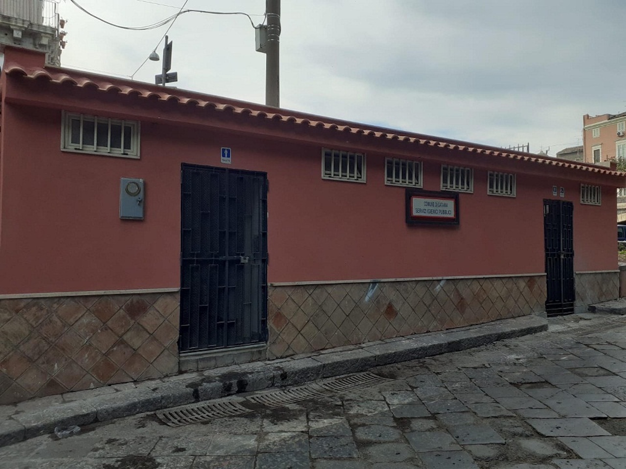 Riaprono i bagni pubblici nell’area della Pescheria di Catania