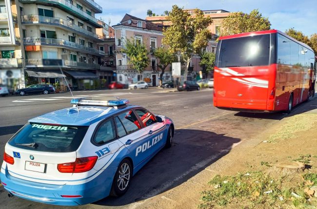 Catania, ritirata la patente a 13 automobilisti che percorrevano la corsia d’emergenza