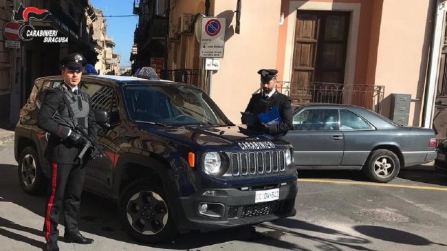 Detenuto domiciliare con la cocaina in tasca: in manette pregiudicato 47enne